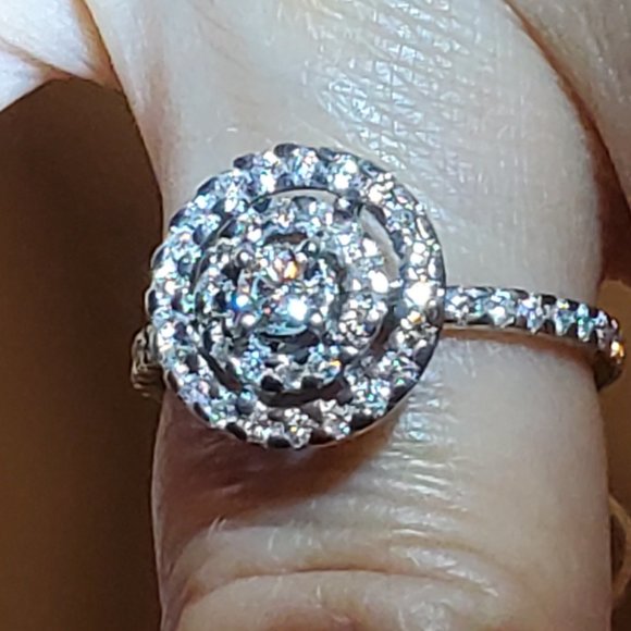 Brand new beautiful diamond 14K white gold ring - Picture 3 of 11